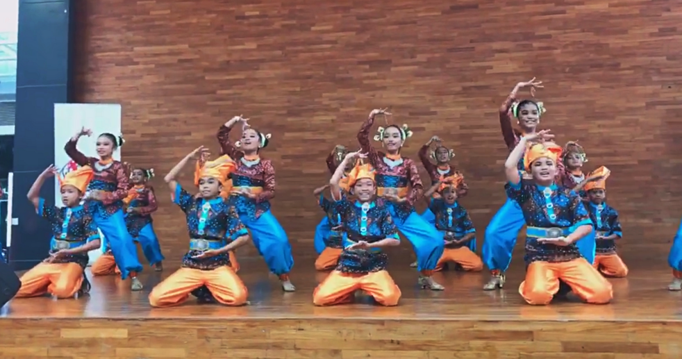 Watch : Msians Kids With A Traditional Dance Performance That Has Wowed Everyone - WORLD OF BUZZ 3