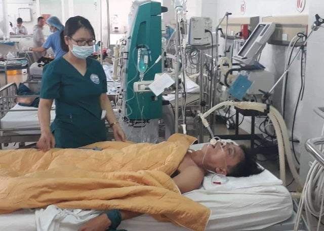 What Doesn't Kill You: Vietnamese Doctor Treats Alcohol Poisoning With Beers. - World Of Buzz 1
