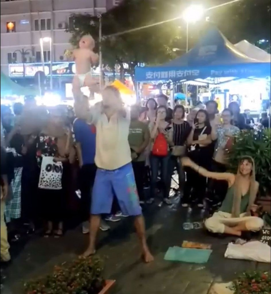 Ang Mo 'Begpackers' Seen Doing Stunts with Baby for Money in Bukit Bintang - WORLD OF BUZZ 2