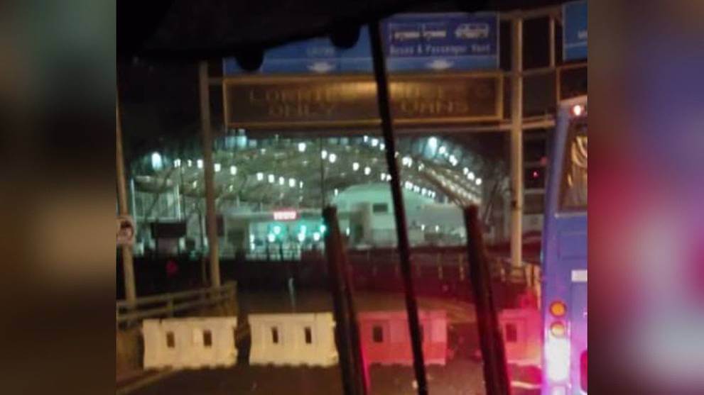 Fatal Bus Accident Causes Heavy Vehicle Lane at Tuas Checkpoint to Close, Heavy Traffic Reported - WORLD OF BUZZ