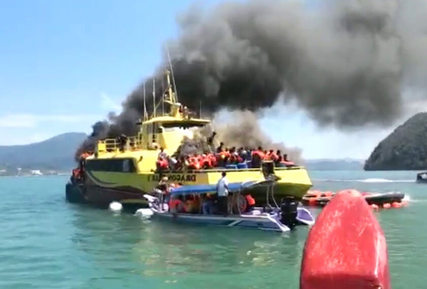Ferry In Langkawi Suddenly Catches Fire, Passengers Seen Jumping Into Sea To Save Themselves - World Of Buzz