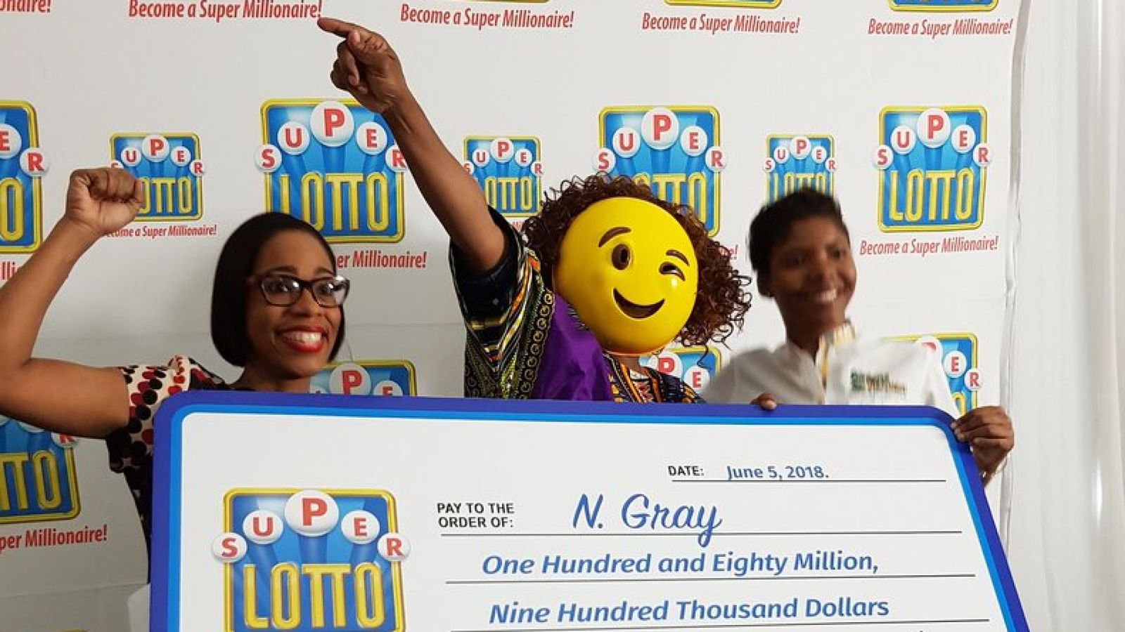 Lottery Winner Collects Cheque Dressed As Ghostface From Scream To Hide Identity From Family - WORLD OF BUZZ