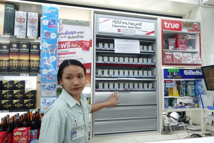 No Smoking within 5 Metres in Thailand - WORLD OF BUZZ