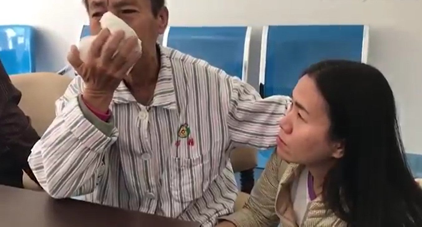 Thai Mother With Dementia Wants To Meet Her Son, Ends Up Walking 600Km To China - World Of Buzz 3