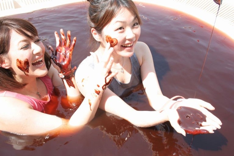 This Spa Has A Hot Spring Bath Filled with Melted Chocolate To Fulfil All Your Dreams - WORLD OF BUZZ 1