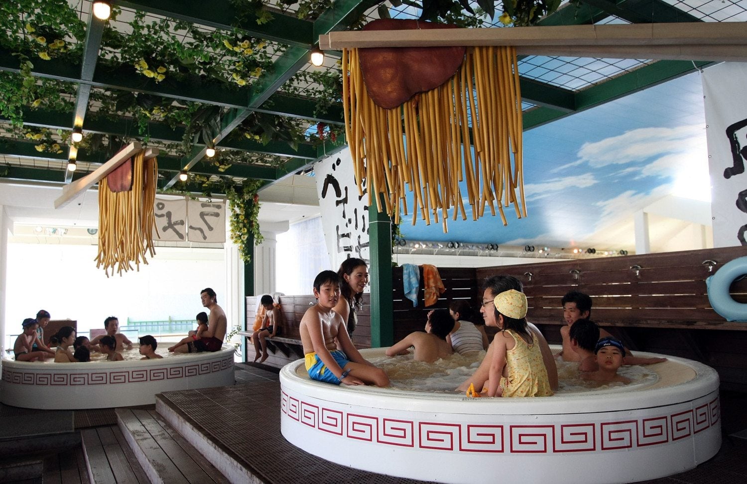This Spa Has A Hot Spring Bath Filled with Melted Chocolate To Fulfil All Your Dreams - WORLD OF BUZZ 4