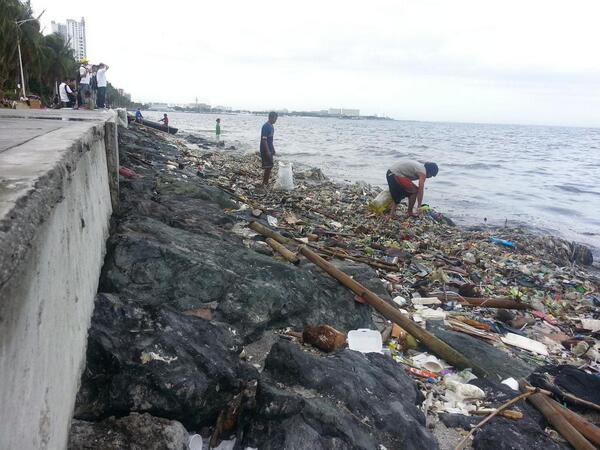 Volunteers Clean 45 Tonnes Of Garbage Off Manila Bay Beach, You Won't Believe The Transformation - WORLD OF BUZZ