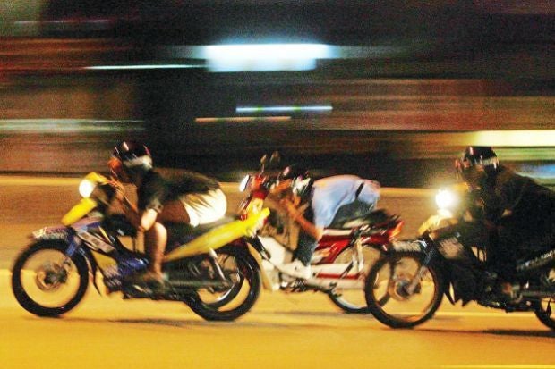 14 M'sians Specialising in Robbery of Senior Citizens' Motorcycles Caught by Police, Group Leader Only 19yo - WORLD OF BUZZ
