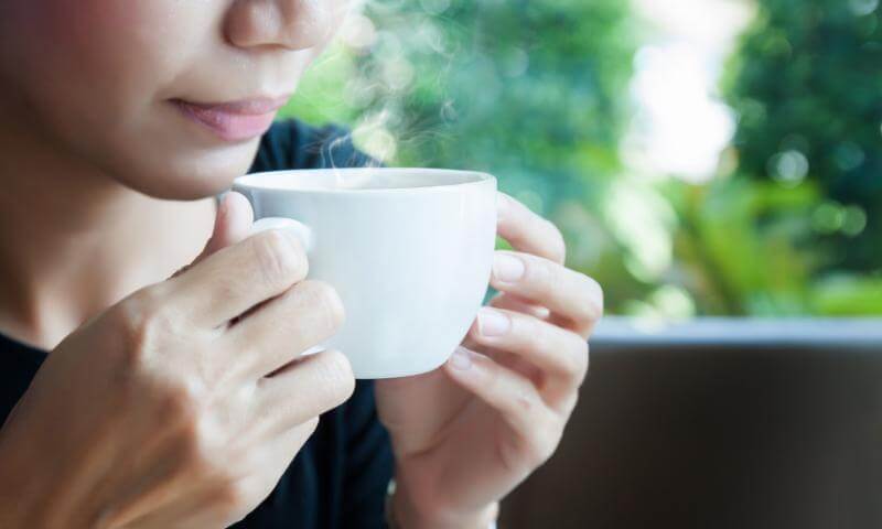 30yo Woman Who's Addicted to Coffee Learns She Has Early Osteoporosis After Fracturing Ribs While Coughing - WORLD OF BUZZ 1