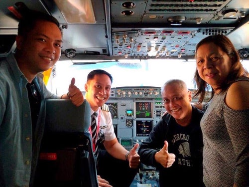 Air Asia Pilot Surprises Parents With Touching Announcement On Their First Flight Together - World Of Buzz