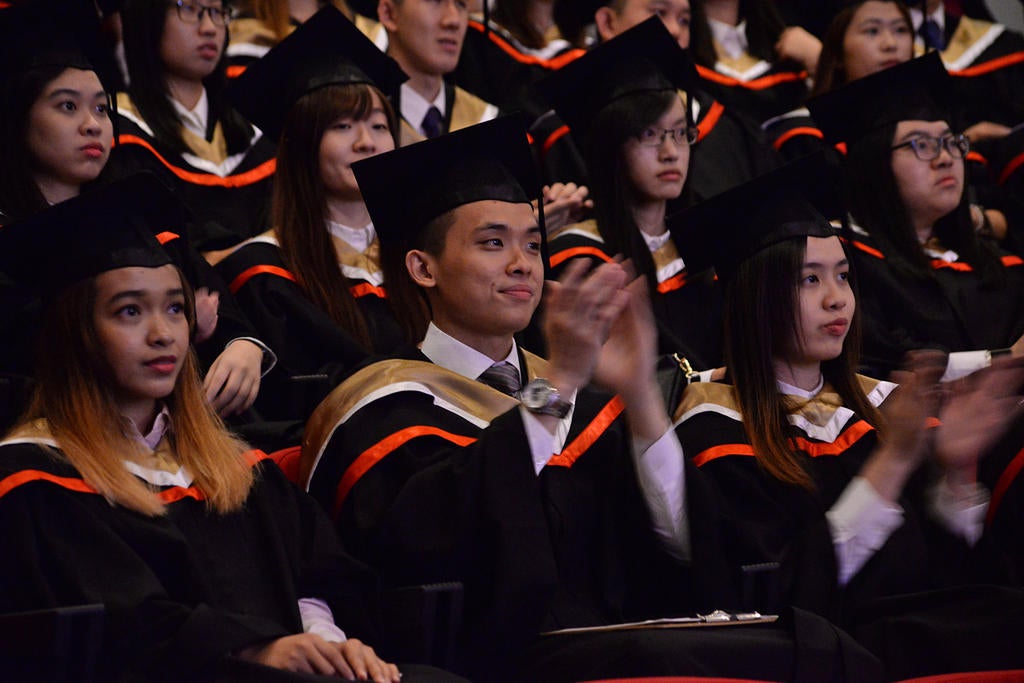BNM: Starting Pay for M'sian Fresh Grads in 2010 Are More Compared to 2018 - WORLD OF BUZZ