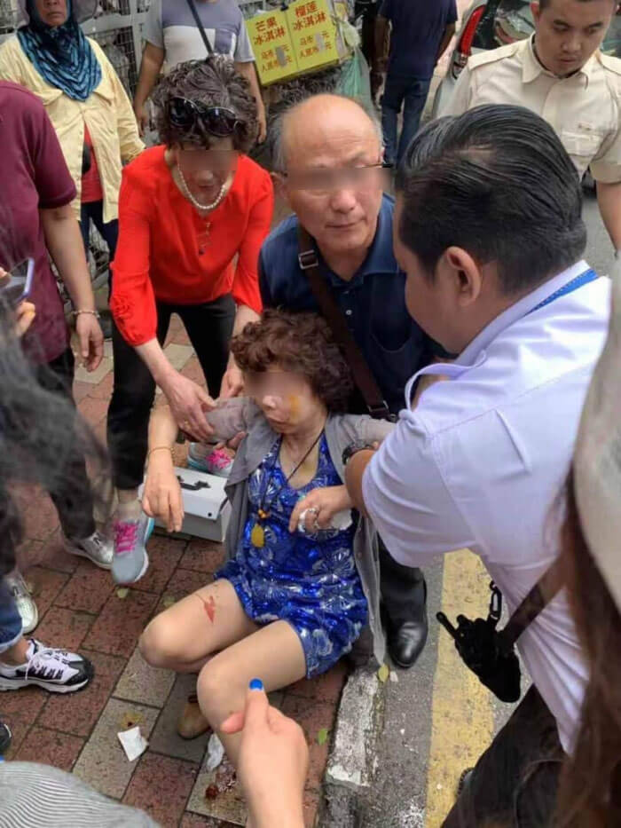Chine Tourist Suffers Bad Head Injuries Falls Victim To Snatch Theft While Walking Near Klcc - World Of Buzz