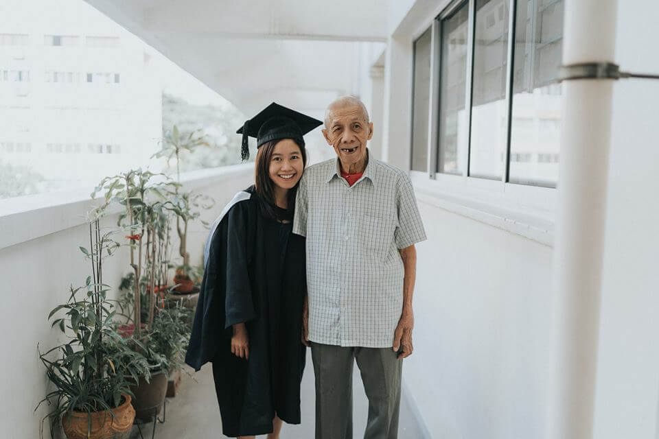 Heartwarming Photos Of S'porean Student Who Flew Back Home To Take Grad Photos With Grandpa Go Viral - World Of Buzz 3
