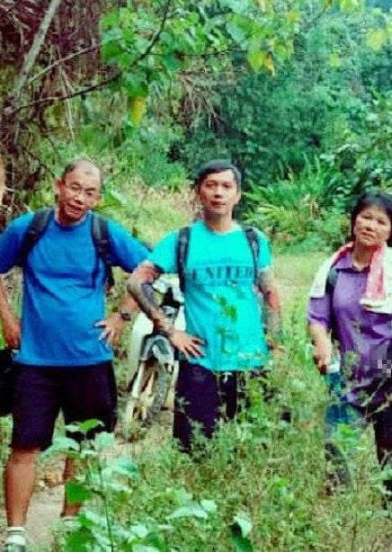 M'sian Teachers Walk 12Km Just To Encourage A Student To Come Back To School - World Of Buzz