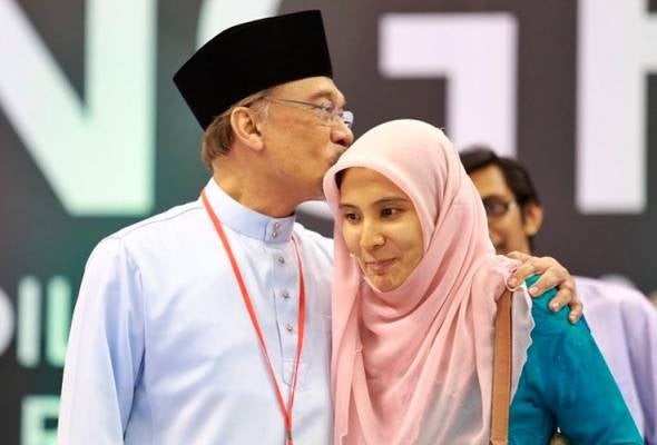 Nurul Izzah Calls Tun Mahathir "Former Dictator", Says She's Serving Her Last Term As MP - WORLD OF BUZZ 2