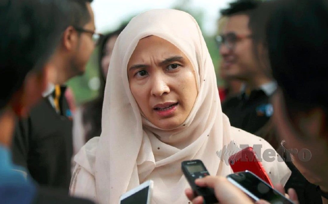 Nurul Izzah Calls Tun Mahathir "Former Dictator", Says She's Serving Her Last Term As MP - WORLD OF BUZZ