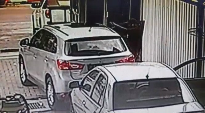 Thief Drives Off with Car in KL Car Wash, As Employee Notices Too Late - WORLD OF BUZZ 2
