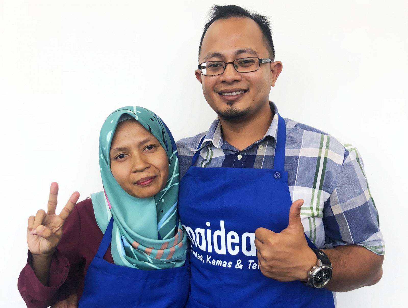 This M'sian Couple Quit High-Paying Corporate Jobs to Become Cleaners, This is Their Story - WORLD OF BUZZ