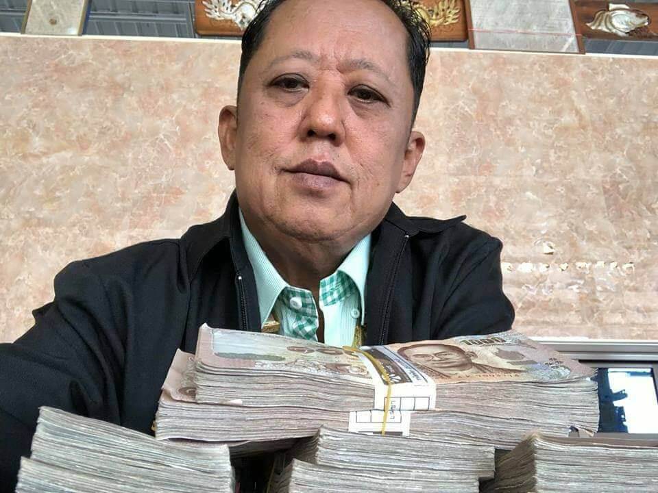 This Thai Man Is Giving 10 Cars, 1 House and RM1.28mil to Anyone Who Wants to Marry His Daughter - WORLD OF BUZZ 1
