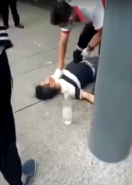 Viral Video Shows Man Experiencing Seizure &Amp; Bleeding From Mouth After Exiting Popular Kl Nightclub - World Of Buzz