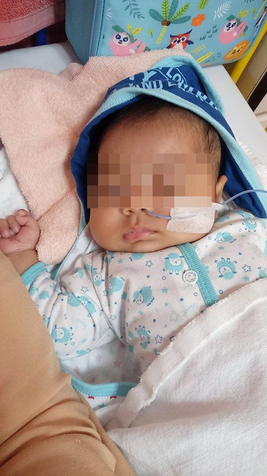 2-Month-Old Baby Contracts Lung Infection & Vomits Blood Due to Inhaling Cigarette Smoke - WORLD OF BUZZ