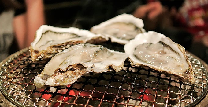 4 Gym Trainers Eat 2 Dozens Of Oysters, Visited Toilet 20 Times In 3 Hours Due To Food Poisoning - World Of Buzz