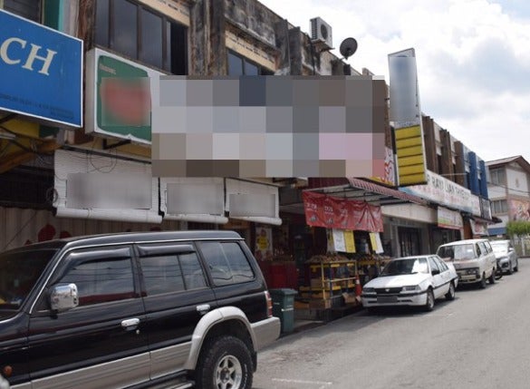 71yo Woman Loses RM20,000 Gold Jewellery to Scammers At Bentong Market - WORLD OF BUZZ
