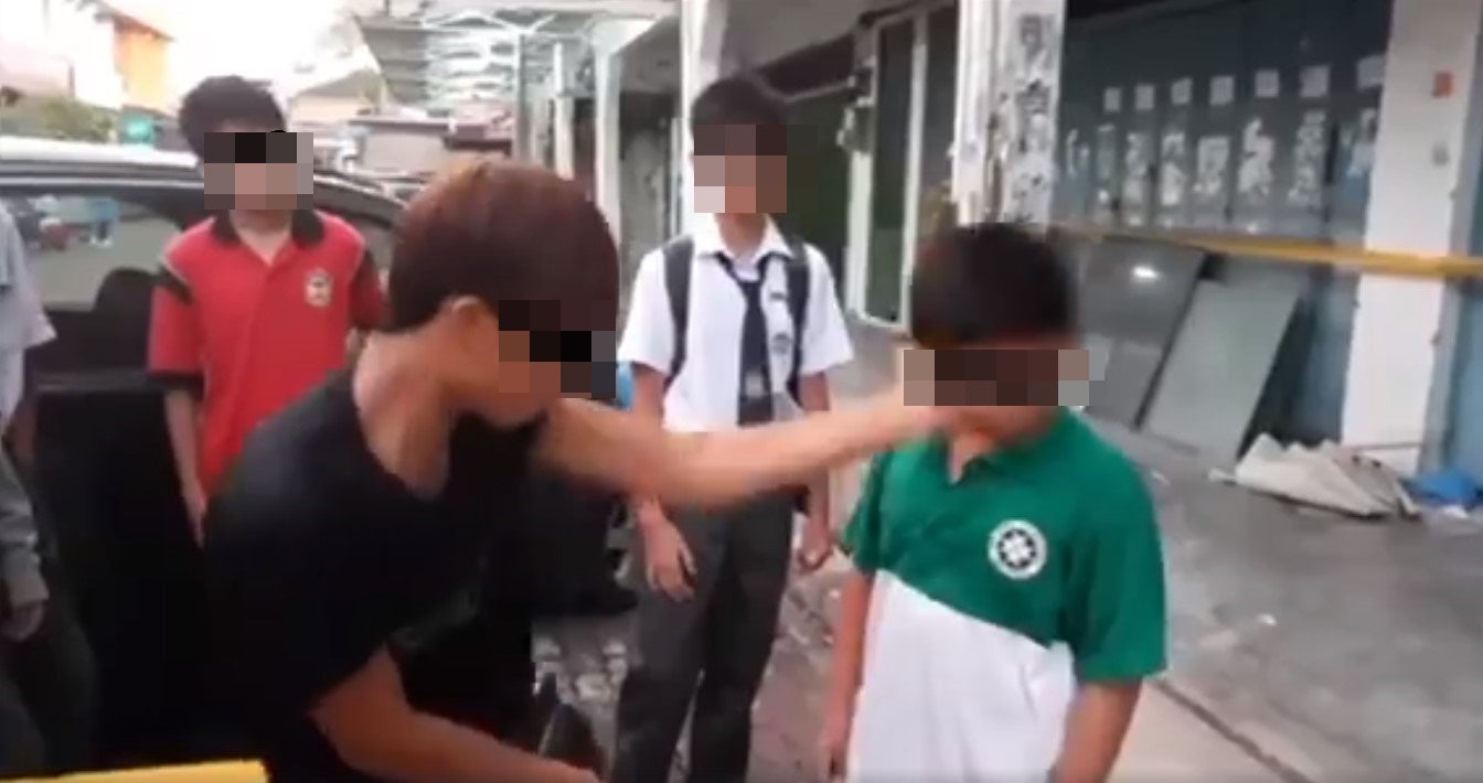 A Father Apologised For His 16yo Son Who Slapped A School Boy. - WORLD OF BUZZ 4