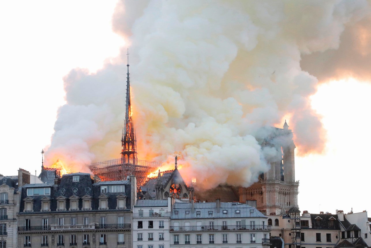 BREAKING: Massive Fire Burns Notre Dame Cathedral in Paris - WORLD OF BUZZ 1