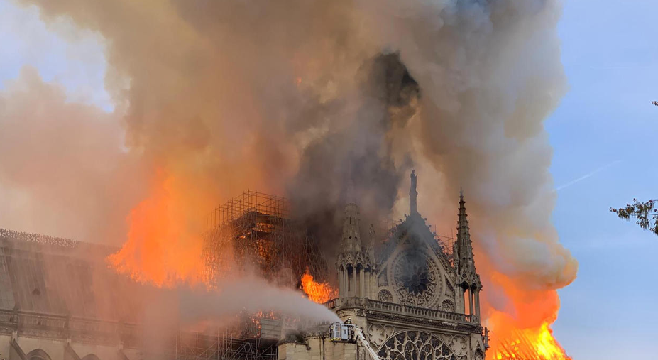 BREAKING: Massive Fire Burns Notre Dame Cathedral in Paris - WORLD OF BUZZ 3