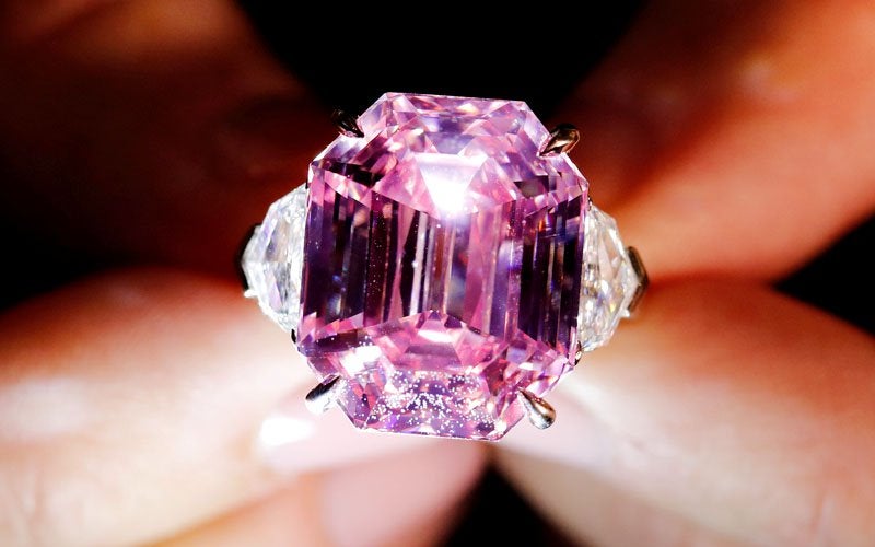 BREAKING: Rosmah's Pink Diamond Not Found But Police Has Proof That It Was Purchased With 1MDB Cash - WORLD OF BUZZ 1