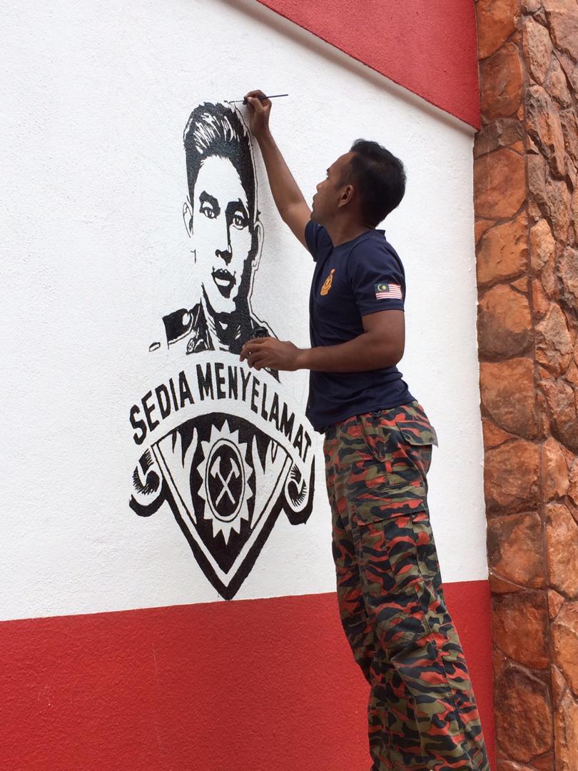 Fireman Pays Tribute To Fallen Comrade, Paints Mural - WORLD OF BUZZ 2