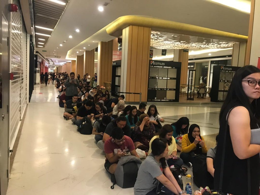First Person Has Lined Up For 28 Hours To Get Westlife Pre-Sale Tickets at Atria Shopping Gallery - WORLD OF BUZZ 2
