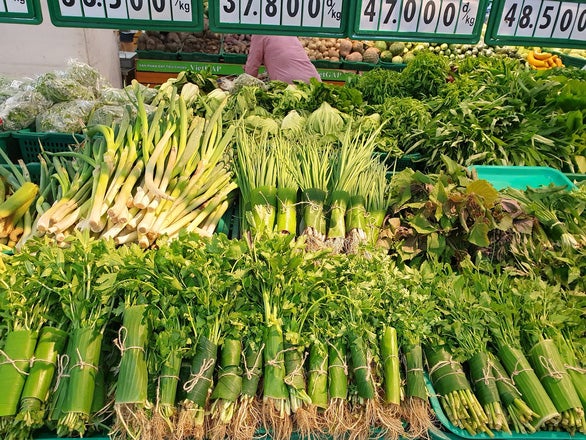 First Thailand, Now Vietnam's Biggest Supermarkets Are Using Environmentally-Friendly Banana Leaf Packaging - WORLD OF BUZZ 1