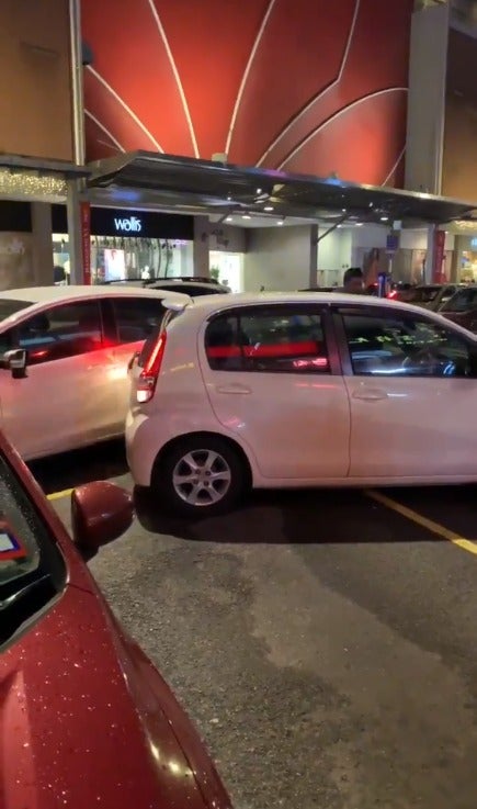 Frustrated Driver Rams Into Double-Parked Car In Bangsar For Blocking Her Exit As Passersby Cheer - World Of Buzz 1