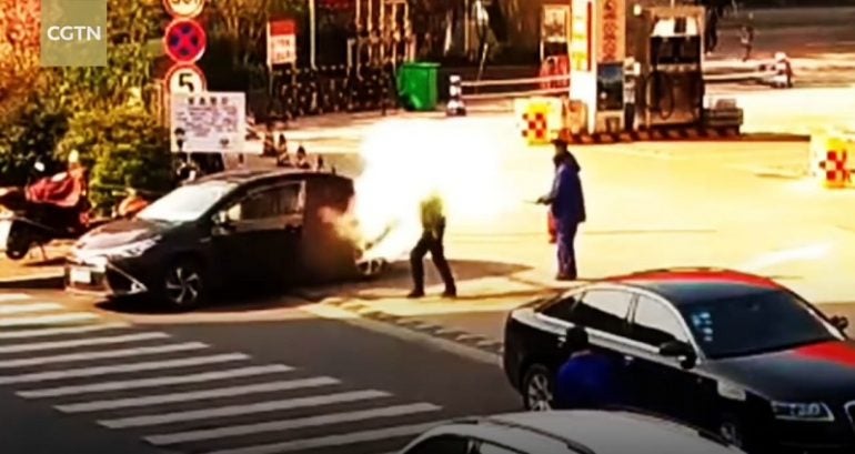 Frustrated Petrol Station Staff Sprays Fire Extinguisher Directly In Stubborn Smoker's Face - WORLD OF BUZZ 1