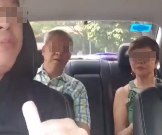 Go-Jek Driver Argues With Elderly Passengers Over RM21 Fare Difference in Viral Video - WORLD OF BUZZ 5