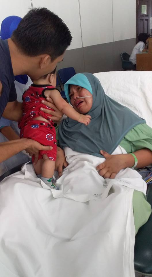 M'sian Woman Falls into Coma During C-Section, Gets Emotional After Finally Meeting Her Baby 5 Months Later - WORLD OF BUZZ