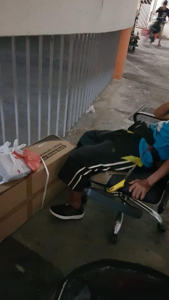 Netizens Inspired By Grabfood Riders Who Bought Food For The Homeless Using Their Own Money - World Of Buzz 2