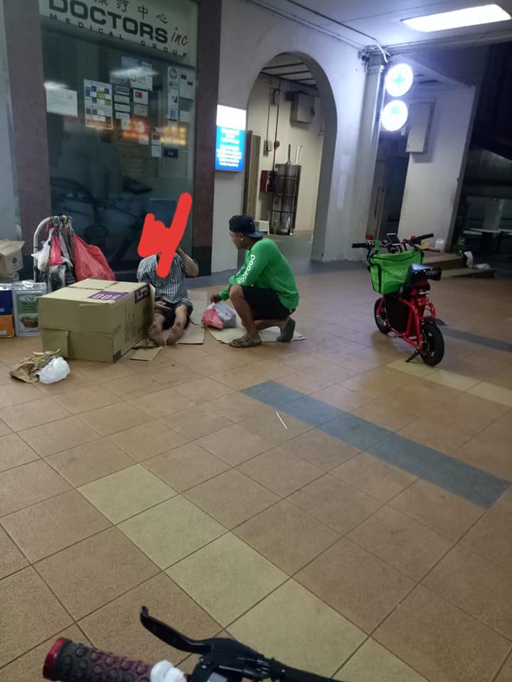 Netizens Inspired By Grabfood Riders Who Bought Food For The Homeless Using Their Own Money - World Of Buzz 4