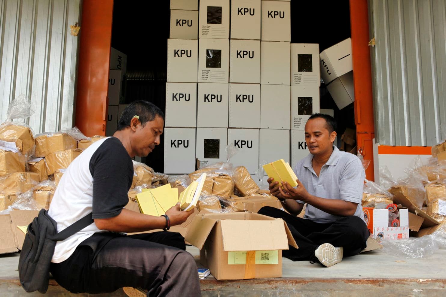Over 20,000 Marked Ballot Papers From Indonesia Found in Bangi & Kajang Days Before General Election - WORLD OF BUZZ