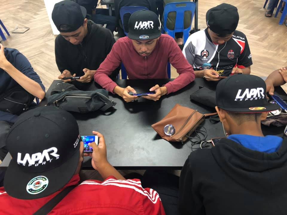 [Test] From Mamaks To Sold Out Arenas, This Local Esports Team Shares The Challenges In M'sian Mobile Gaming - World Of Buzz 2