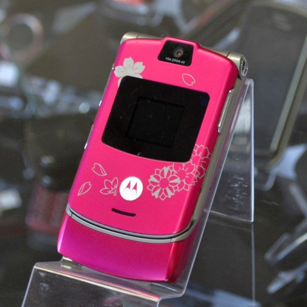 The Iconic Motorola Razr is Returning As A Foldable Smartphone & It Could Cost Roughly RM6,200! - WORLD OF BUZZ 1