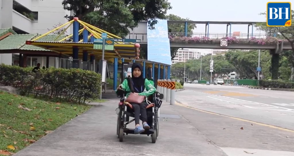 The Story Behind Grabfood Delivery Lady Who Make Deliveries On A Wheelchair - World Of Buzz 8