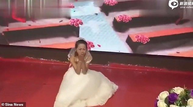 Video Of Groom's Ex-Girlfriend Wearing A Bridal Gown to His Wedding Goes Viral - WORLD OF BUZZ