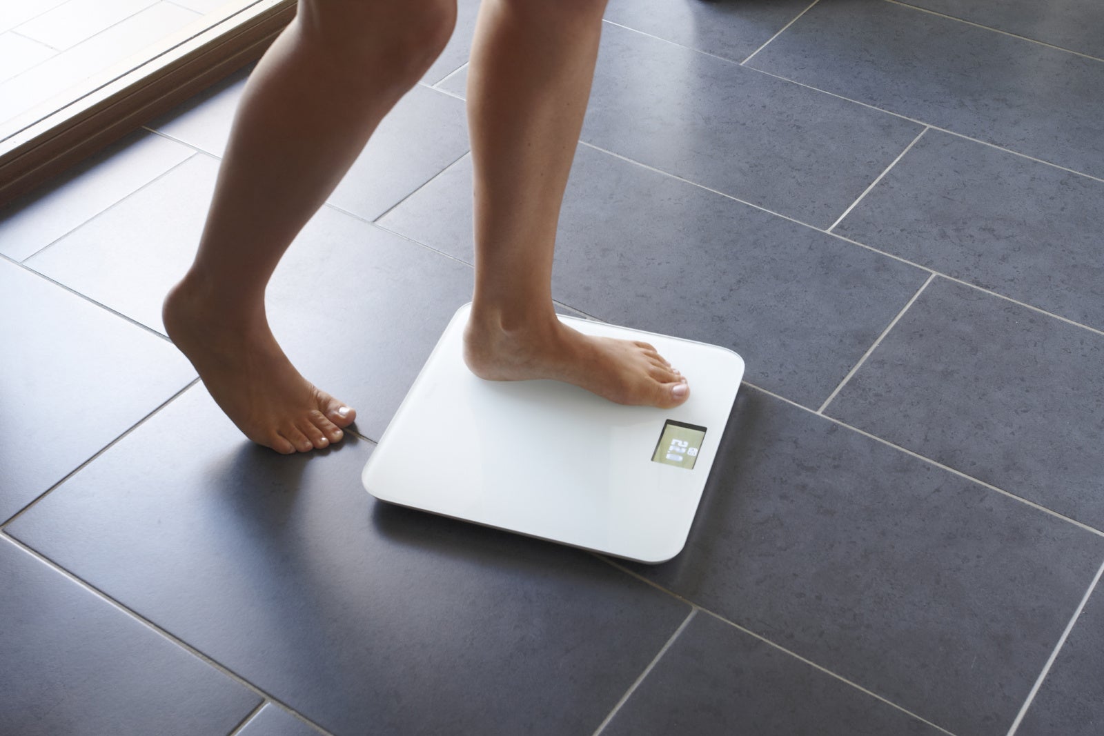 Woman Ingeniously Uses Weighing Scale She Bought for BF To Prove That He's Cheating On Her - WORLD OF BUZZ 3
