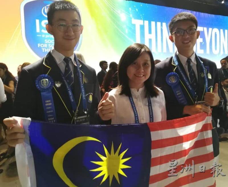 2 M'sian Students Invented Larvicide To Combat Aedes, Won Award At Intel ISEF - WORLD OF BUZZ 1