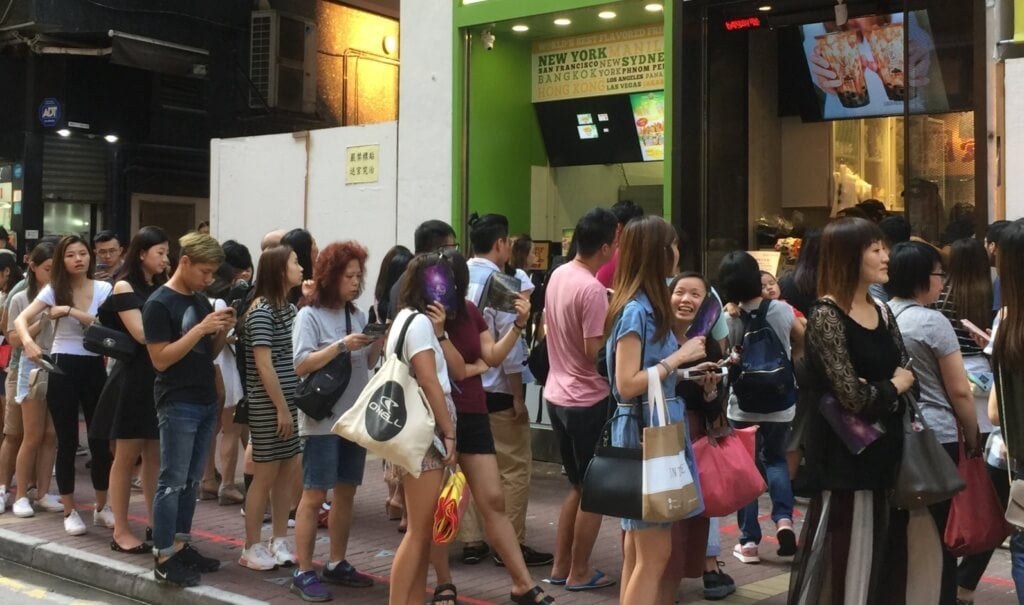 Will Bubble Milk Tea continue to be a FB Trend in Hong Kong Long Queue outside Tiger Sugar in Causeway Bay HK 1 e1558066084433