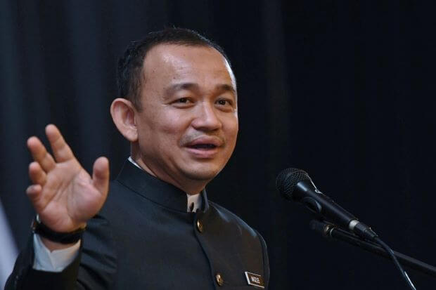 Angry Malaysians Are Demanding &Quot;Controversial&Quot; Maszlee To Resign From Minister Of Education - World Of Buzz 1