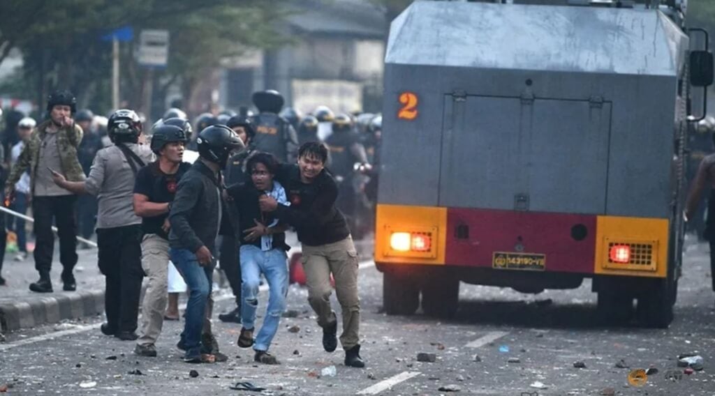 Breaking: 6 Dead &Amp; 200 Injured In Riot After Indonesia Releases Election Results - World Of Buzz 2